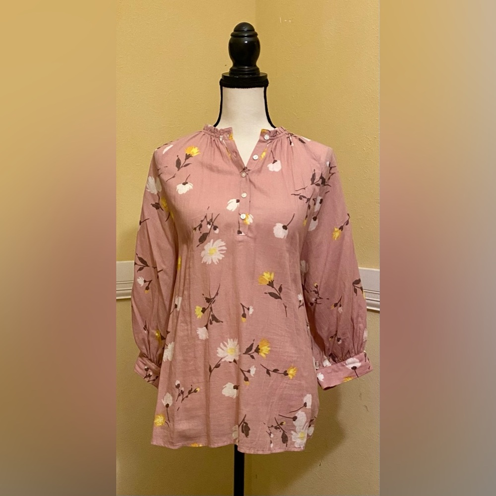 a.n.a Ladies Top; Large; Floral Print; NWOT.